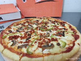 Pizzuka food