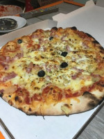 Le Pizzaiollo food