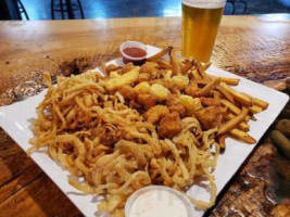 Bootleggers River Tavern food