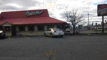 Pizza Hut outside