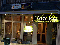 Dolce Vita outside