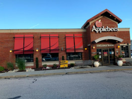 Applebee's Grill outside