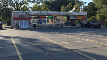 Pine Bluff Food Mart outside