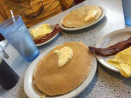 Ernie's Drive In food