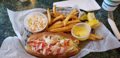 Cyndi's Dockside food