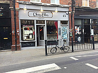 Chez Elles outside