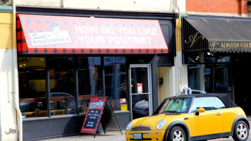 Smoke's Poutinerie outside