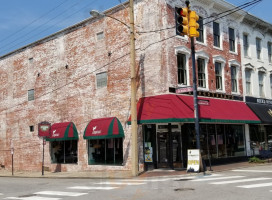 Longstreet's Deli outside