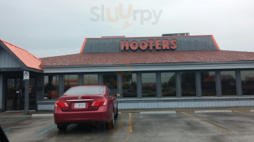 Hooters inside