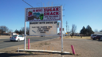 Jo Beth's Sugarshack outside