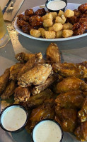 Pluckers Wing food