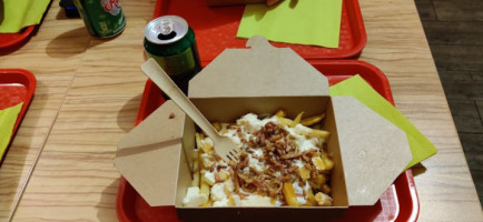 La Cabane A Poutines food