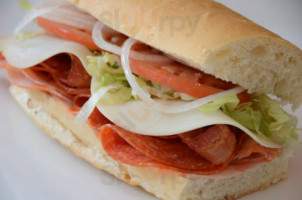 Avenue Subs food