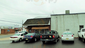 Terrigno's Bakery outside