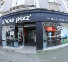 Show Pizz inside