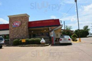 Dairy Queen outside