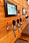 Na Medida Beer Tap House inside