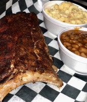 Tee Dawgs Bbq food