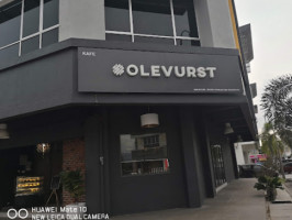 Olevurst outside