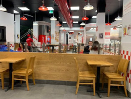 Five Guys Plaza Ayuntamiento food