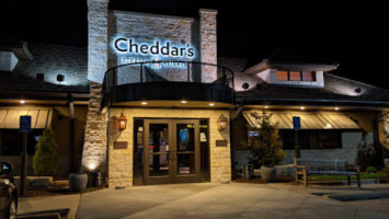 Cheddar's Scratch Kitchen outside