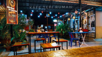 Kafe Tepi Rumah inside