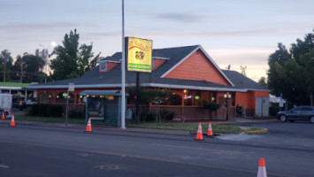 El Mariachi's Mexican Restaurant outside