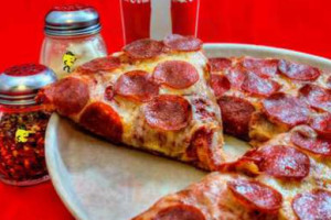 Rusty's Pizza Parlor food