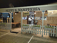 Seppi's Mampferia inside