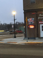 Boomer's Corner Keg outside