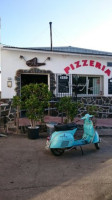 Pizza Arte outside