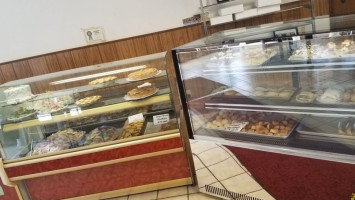 Lombardi's Bakery food