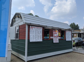 Murray's Shaved Ice outside