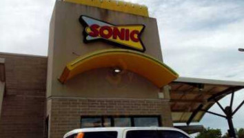 Sonic Drive-in outside