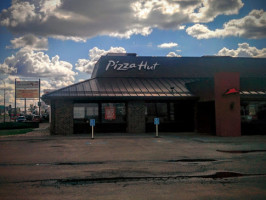 Pizza Hut Grande Prairie outside