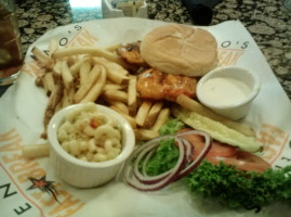 Geno's Pub food