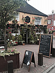 Ye Olde Coach Horses Inn outside