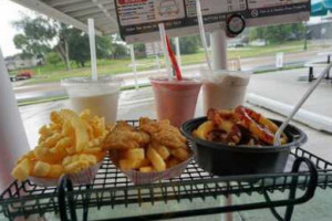 Cedar Inn Drive-in food