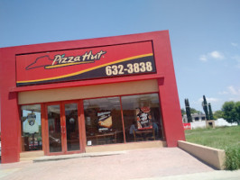 Pizza Hut outside