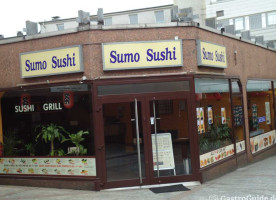 Sumo Sushi outside