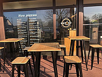 Pizz Co inside