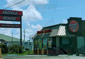 Huddle House outside