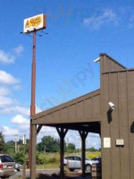 Cracker Barrel outside