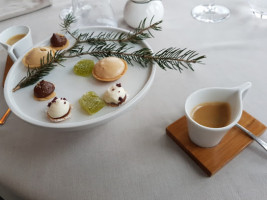 Le Clocher Des Pères food