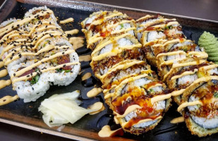 Twiisted Burgers Sushi food