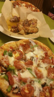 Flippers Pizzeria food