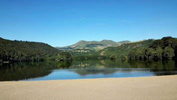 Du Domaine Du Lac Chambon inside