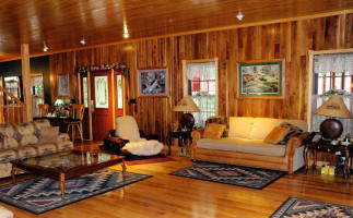 Squeeze-n-bang Lodge inside