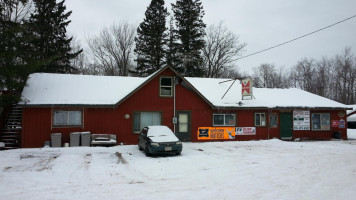 Hungry Trout Inn outside