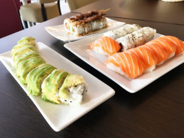 Sushi Jouy. food